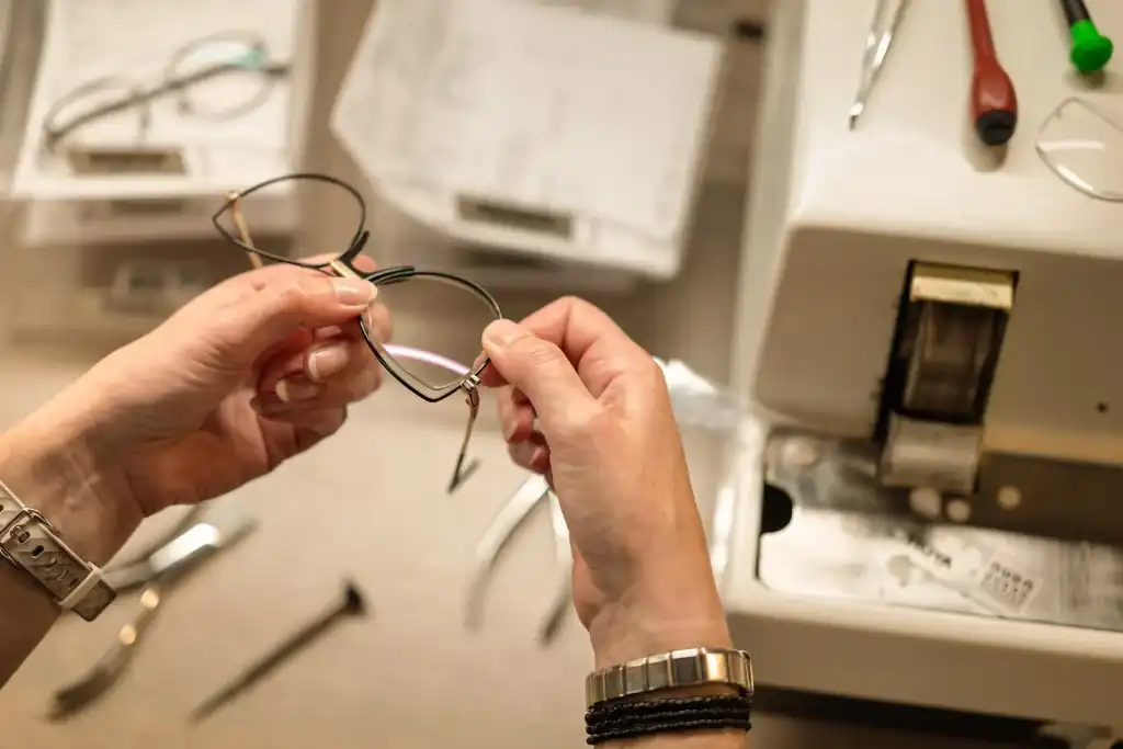 ottico riparazione occhiali a bologna